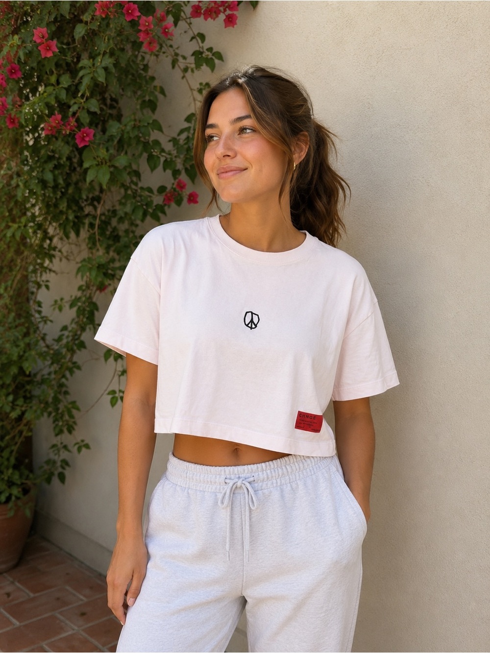 CHNGE organic cotton embroidered peace sign cropped tshirt